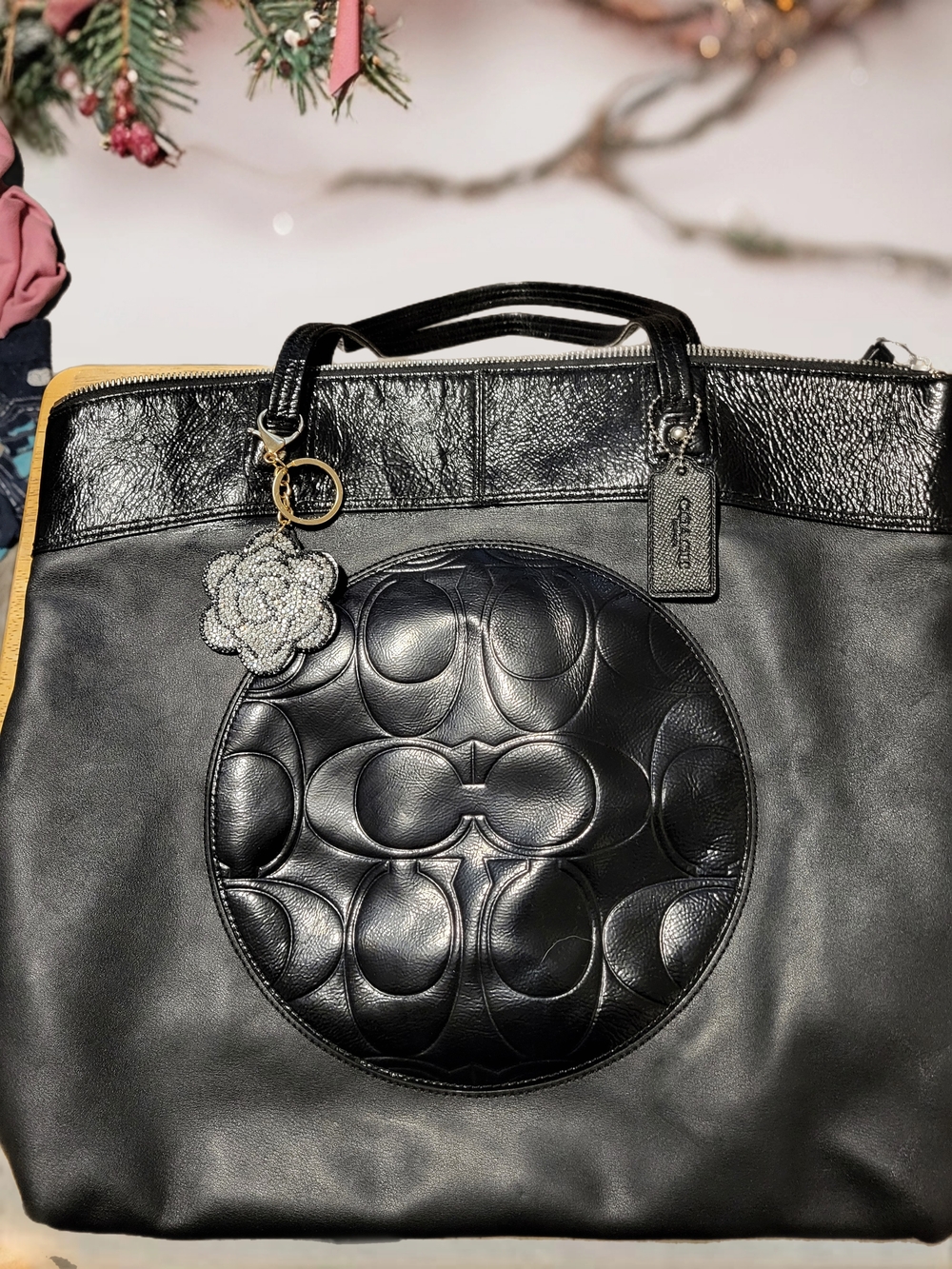 Coach Laura Black Pattened TOTE. - Picture 3 of 6